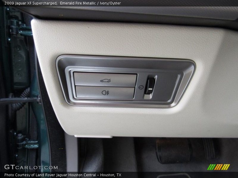 Emerald Fire Metallic / Ivory/Oyster 2009 Jaguar XF Supercharged