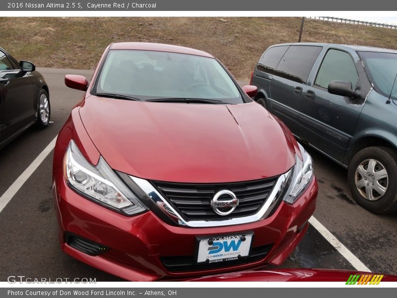 Cayenne Red / Charcoal 2016 Nissan Altima 2.5 S