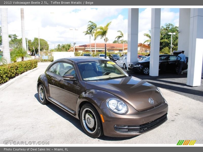 Toffee Brown Metallic / Beige 2013 Volkswagen Beetle 2.5L
