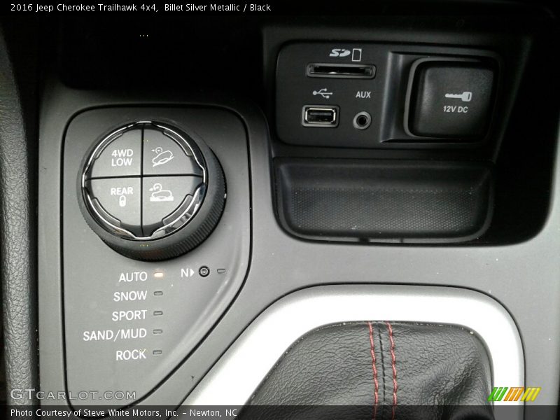 Billet Silver Metallic / Black 2016 Jeep Cherokee Trailhawk 4x4