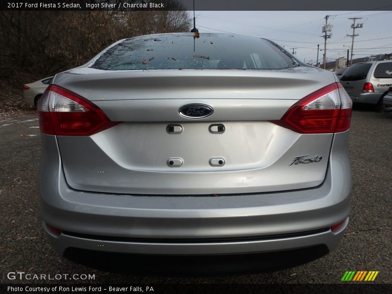 Ingot Silver / Charcoal Black 2017 Ford Fiesta S Sedan