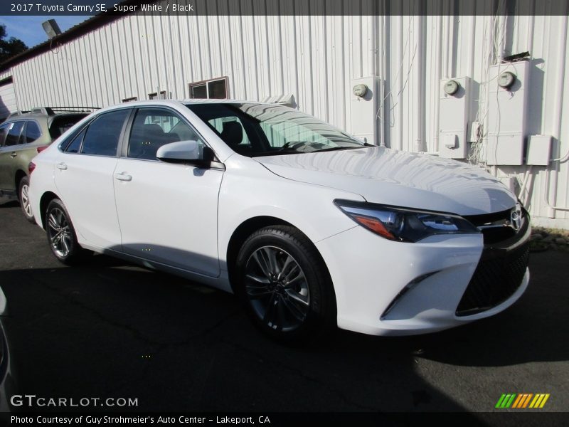 Super White / Black 2017 Toyota Camry SE