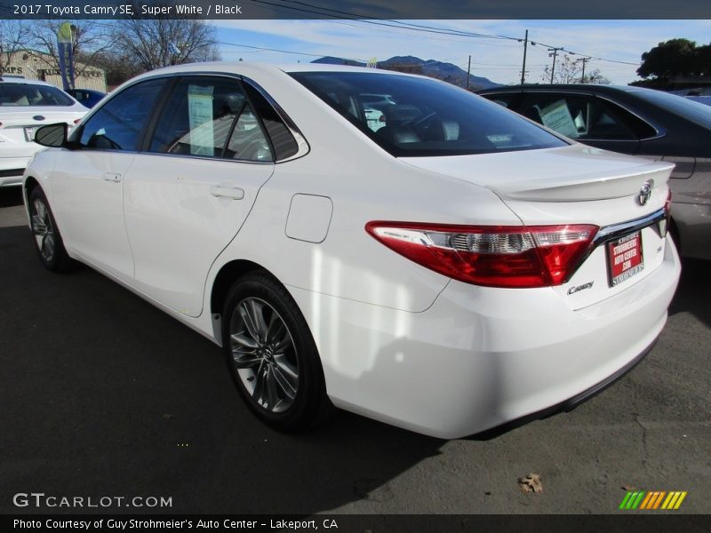 Super White / Black 2017 Toyota Camry SE