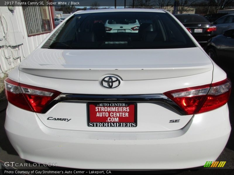 Super White / Black 2017 Toyota Camry SE