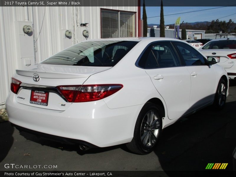 Super White / Black 2017 Toyota Camry SE