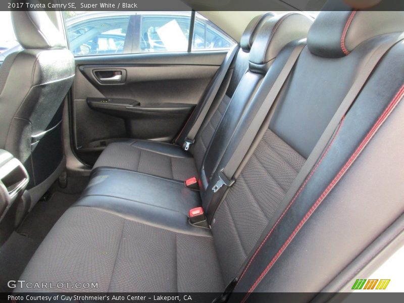 Super White / Black 2017 Toyota Camry SE