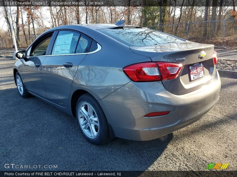 Pepperdust Metallic / Jet Black 2018 Chevrolet Cruze LT