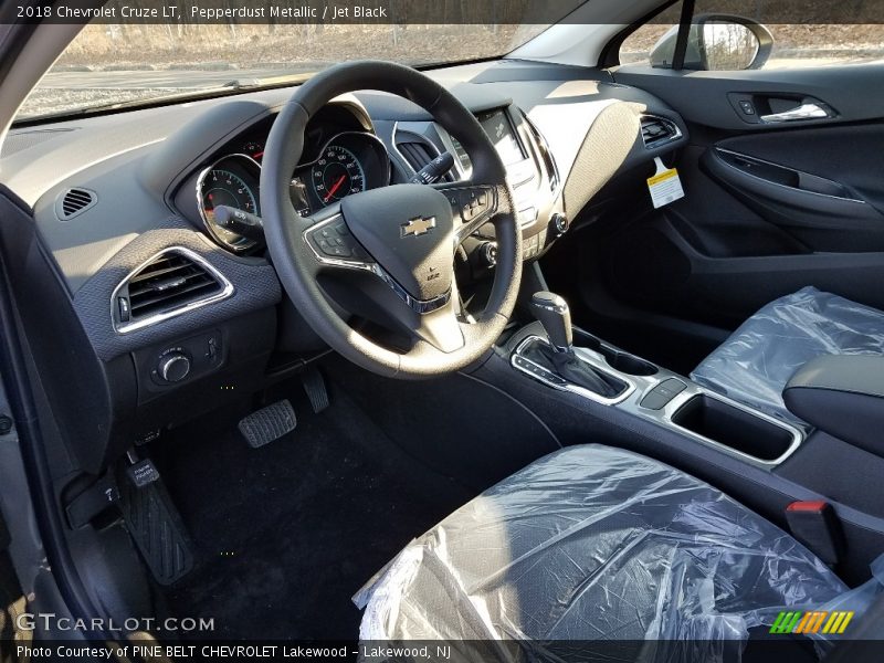 Pepperdust Metallic / Jet Black 2018 Chevrolet Cruze LT