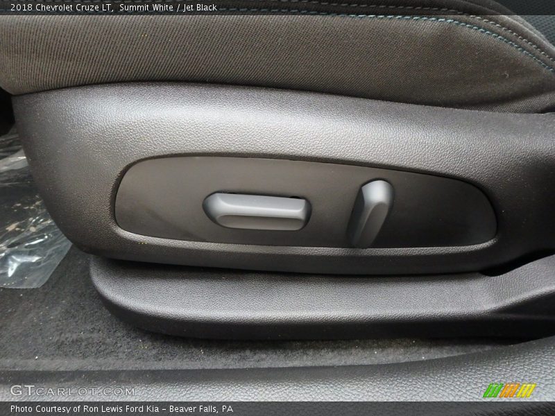 Summit White / Jet Black 2018 Chevrolet Cruze LT