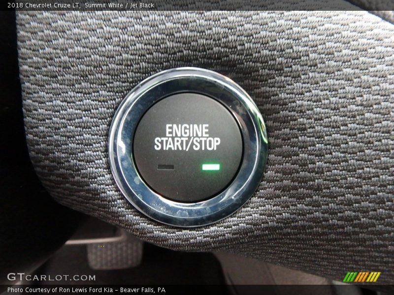 Summit White / Jet Black 2018 Chevrolet Cruze LT