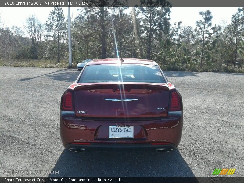 Velvet Red Pearl / Black 2018 Chrysler 300 S
