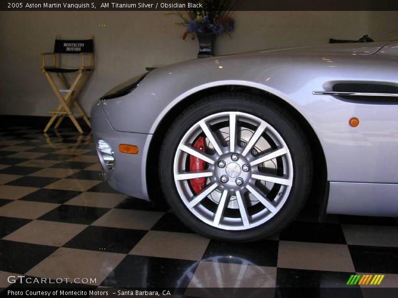 AM Titanium Silver / Obsidian Black 2005 Aston Martin Vanquish S