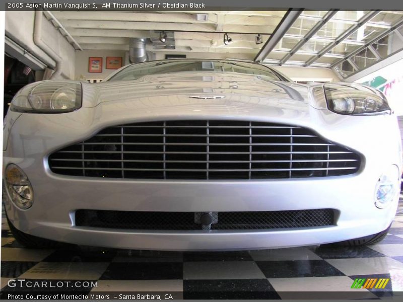 AM Titanium Silver / Obsidian Black 2005 Aston Martin Vanquish S