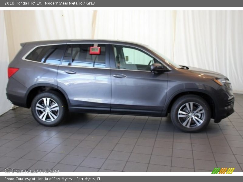 Modern Steel Metallic / Gray 2018 Honda Pilot EX