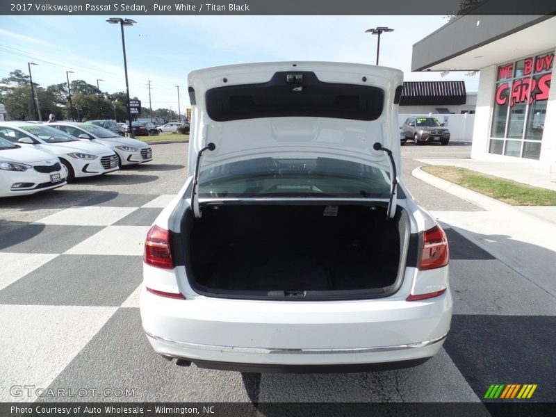 Pure White / Titan Black 2017 Volkswagen Passat S Sedan