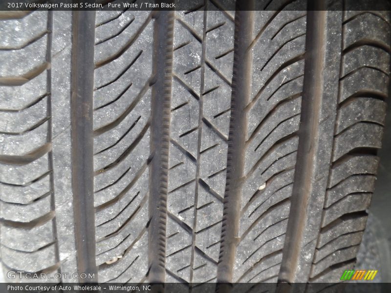 Pure White / Titan Black 2017 Volkswagen Passat S Sedan
