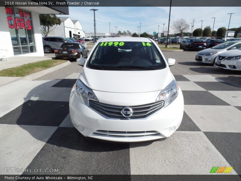 Fresh Powder / Charcoal 2016 Nissan Versa Note SV