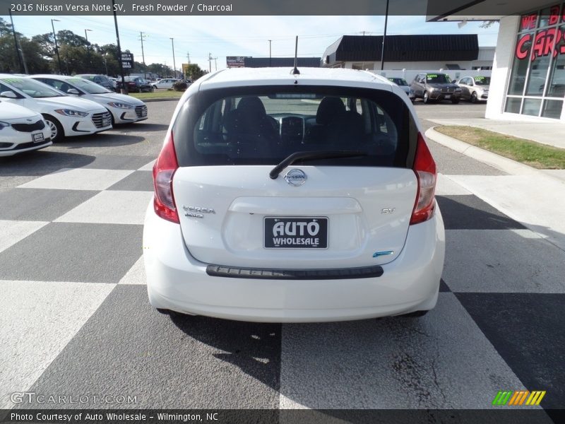 Fresh Powder / Charcoal 2016 Nissan Versa Note SV