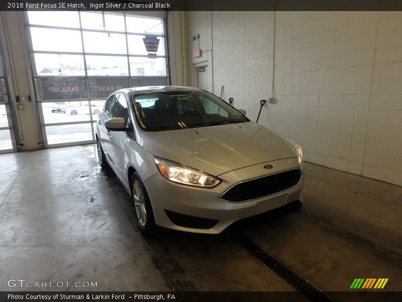 Ingot Silver / Charcoal Black 2018 Ford Focus SE Hatch