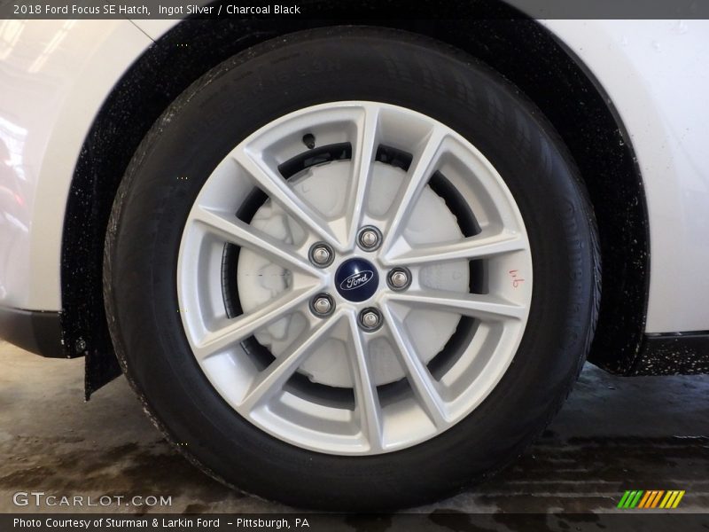 Ingot Silver / Charcoal Black 2018 Ford Focus SE Hatch