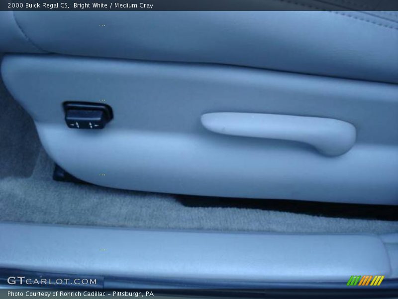 Bright White / Medium Gray 2000 Buick Regal GS