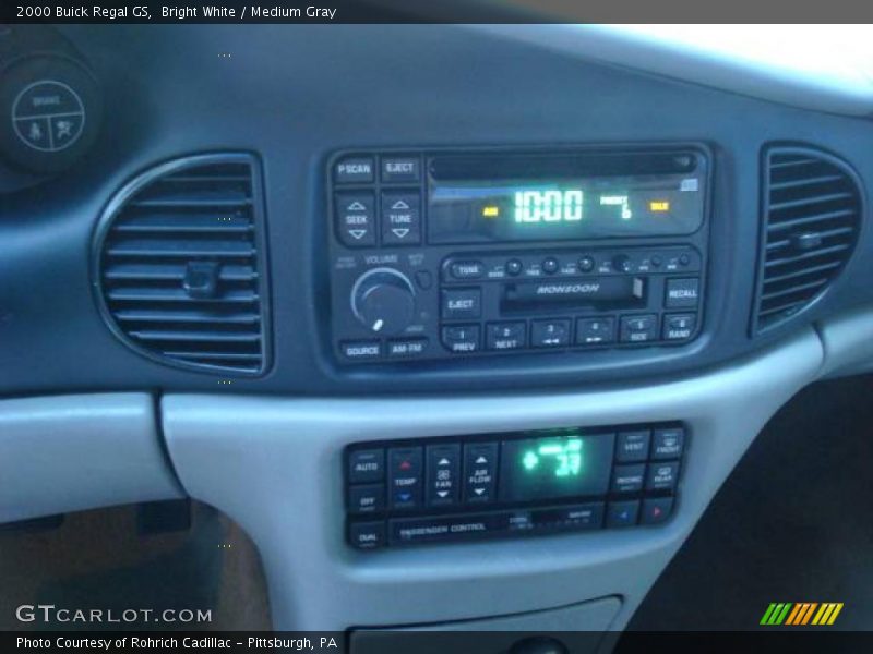 Bright White / Medium Gray 2000 Buick Regal GS