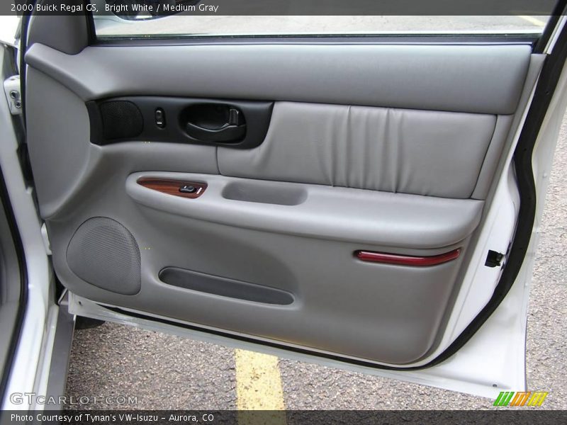 Bright White / Medium Gray 2000 Buick Regal GS