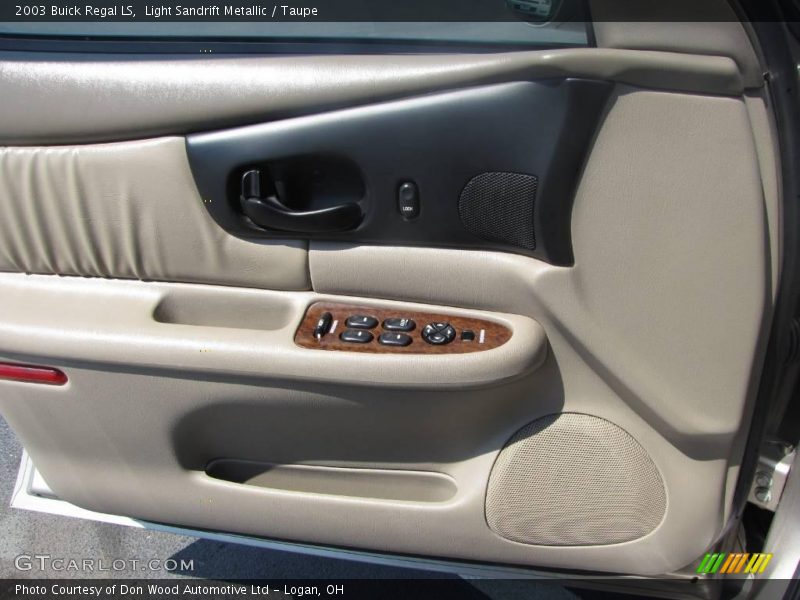 Light Sandrift Metallic / Taupe 2003 Buick Regal LS