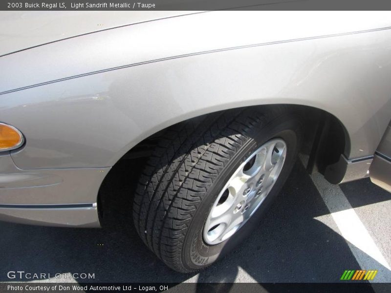 Light Sandrift Metallic / Taupe 2003 Buick Regal LS
