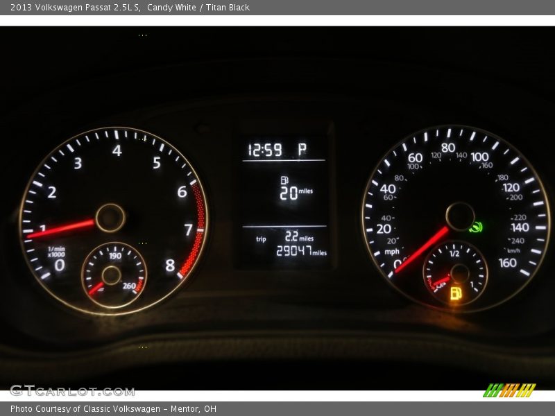 Candy White / Titan Black 2013 Volkswagen Passat 2.5L S