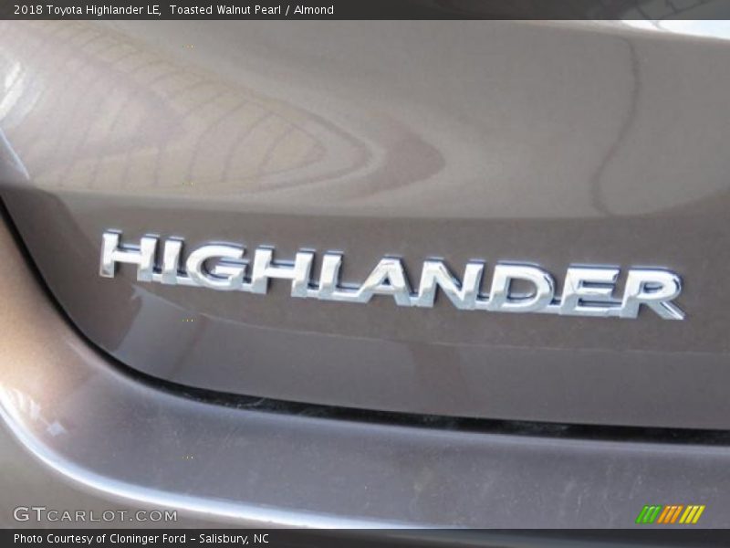 Toasted Walnut Pearl / Almond 2018 Toyota Highlander LE