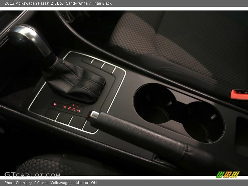 Candy White / Titan Black 2013 Volkswagen Passat 2.5L S