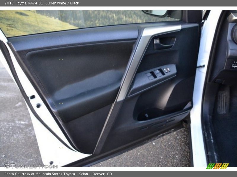 Super White / Black 2015 Toyota RAV4 LE