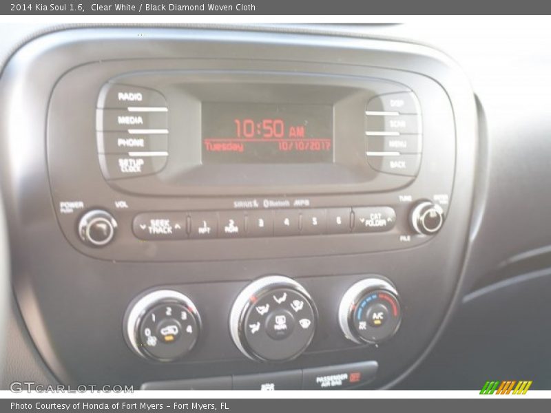 Clear White / Black Diamond Woven Cloth 2014 Kia Soul 1.6