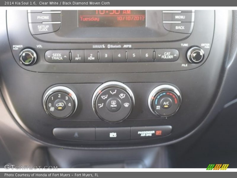Clear White / Black Diamond Woven Cloth 2014 Kia Soul 1.6