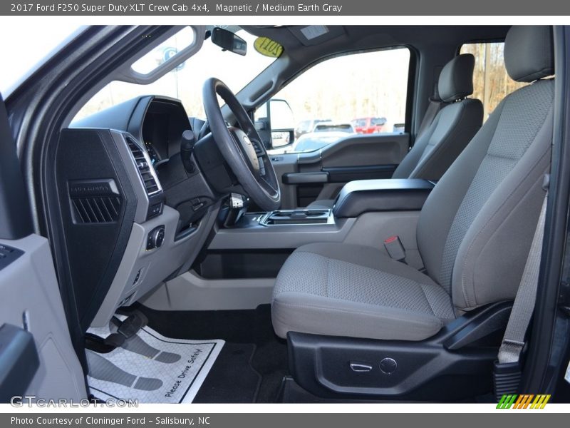 Magnetic / Medium Earth Gray 2017 Ford F250 Super Duty XLT Crew Cab 4x4