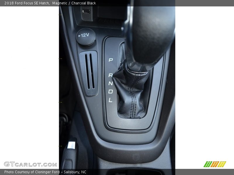 Magnetic / Charcoal Black 2018 Ford Focus SE Hatch