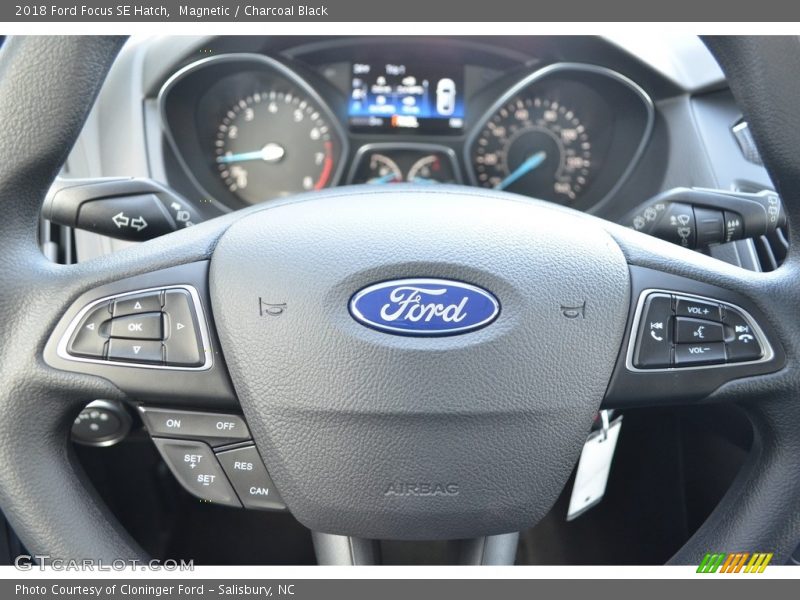 Magnetic / Charcoal Black 2018 Ford Focus SE Hatch