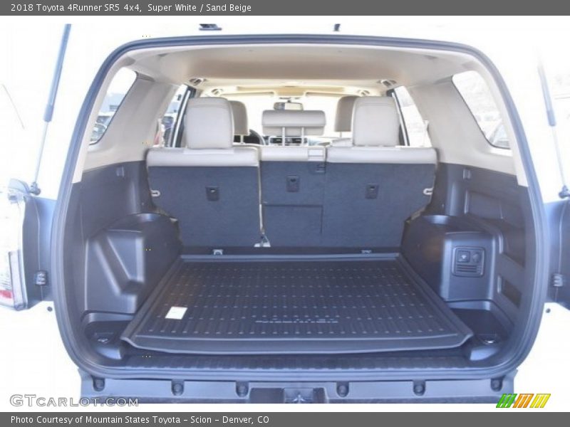 Super White / Sand Beige 2018 Toyota 4Runner SR5 4x4