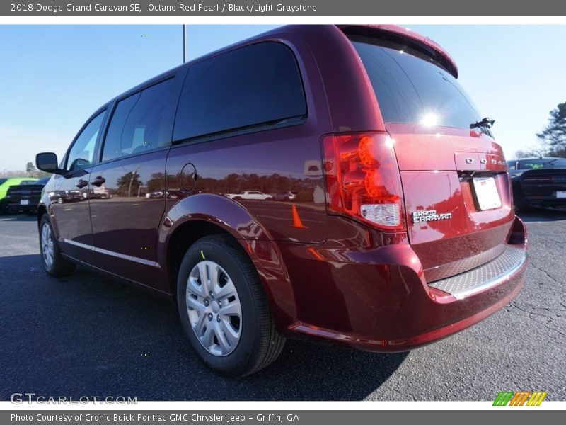 Octane Red Pearl / Black/Light Graystone 2018 Dodge Grand Caravan SE