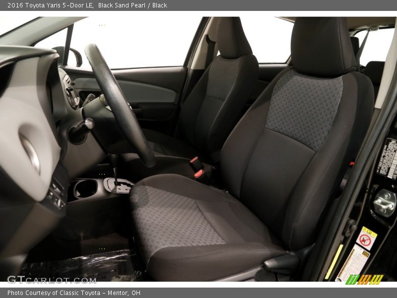 Black Sand Pearl / Black 2016 Toyota Yaris 5-Door LE