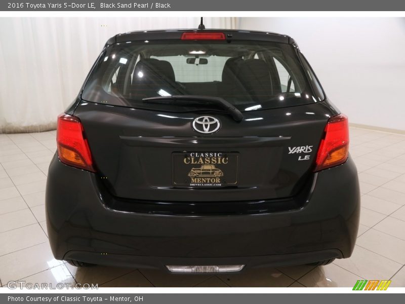 Black Sand Pearl / Black 2016 Toyota Yaris 5-Door LE