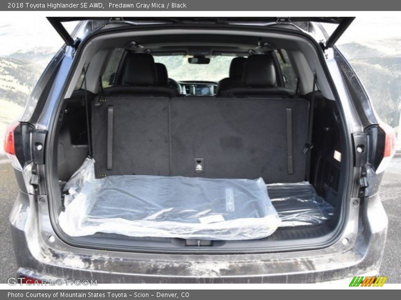 Predawn Gray Mica / Black 2018 Toyota Highlander SE AWD