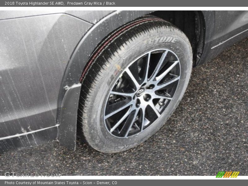 Predawn Gray Mica / Black 2018 Toyota Highlander SE AWD