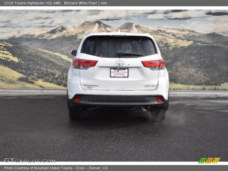 Blizzard White Pearl / Ash 2018 Toyota Highlander XLE AWD