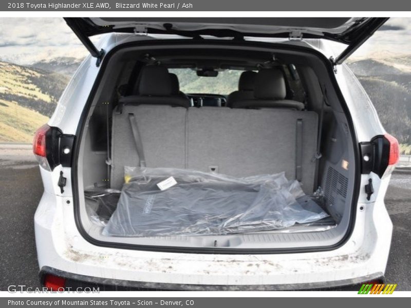 Blizzard White Pearl / Ash 2018 Toyota Highlander XLE AWD