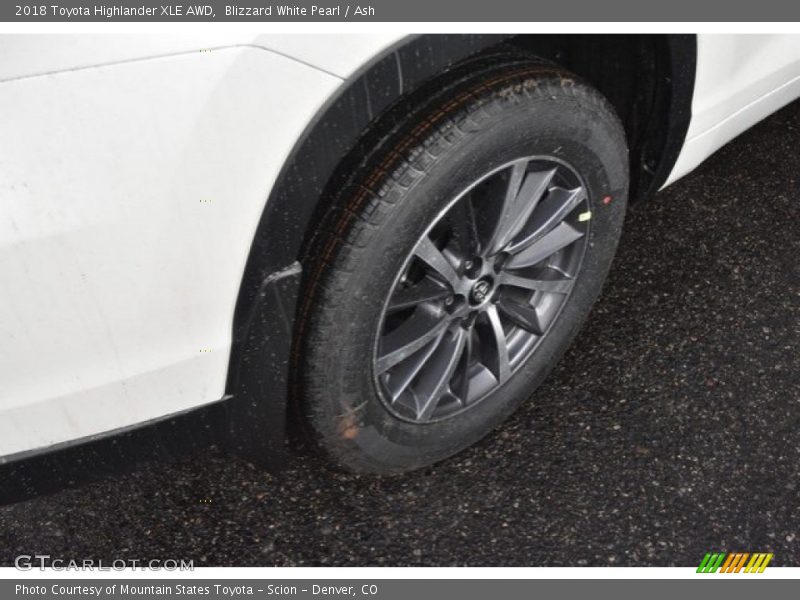 Blizzard White Pearl / Ash 2018 Toyota Highlander XLE AWD