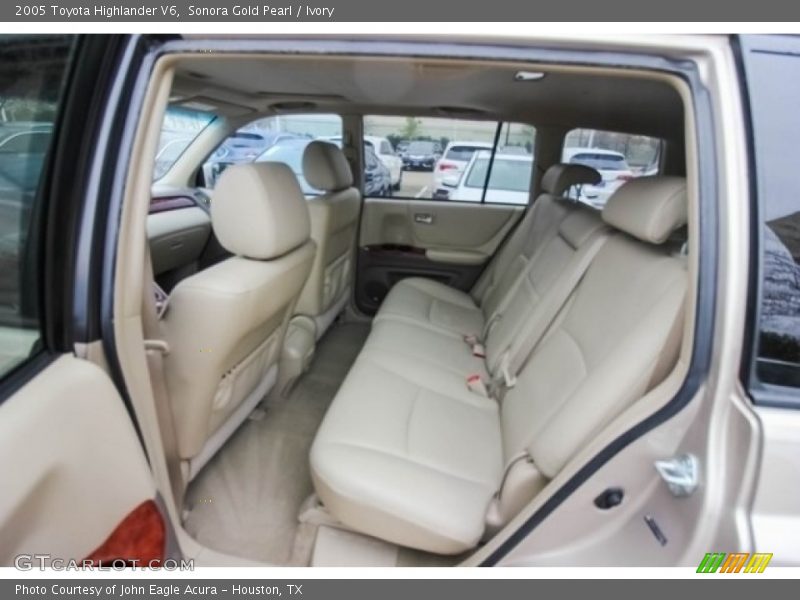 Sonora Gold Pearl / Ivory 2005 Toyota Highlander V6