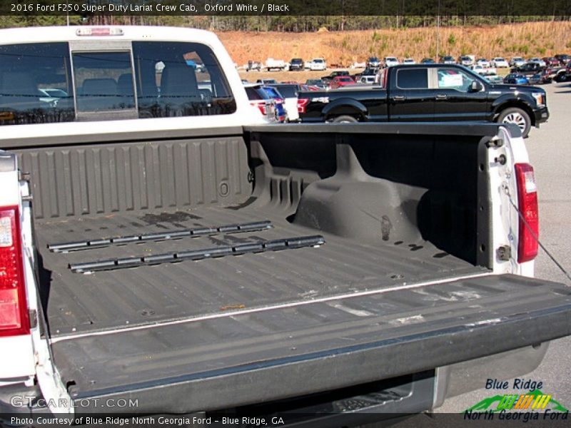 Oxford White / Black 2016 Ford F250 Super Duty Lariat Crew Cab