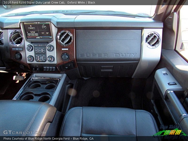 Oxford White / Black 2016 Ford F250 Super Duty Lariat Crew Cab